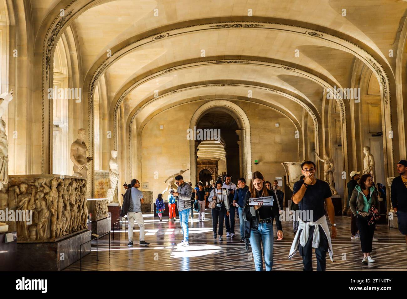 Interni del Louvre. Architettura del Louvre all'interno. Museo del Louvre, Parigi, Francia. Foto Stock
