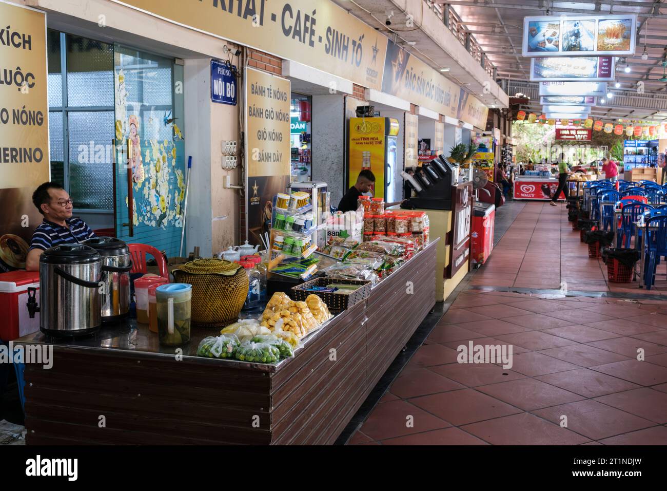 Chiosco di ristoro presso la fermata del Roadside Rest tra Hanoi e Lao Cai, Vietnam. Foto Stock