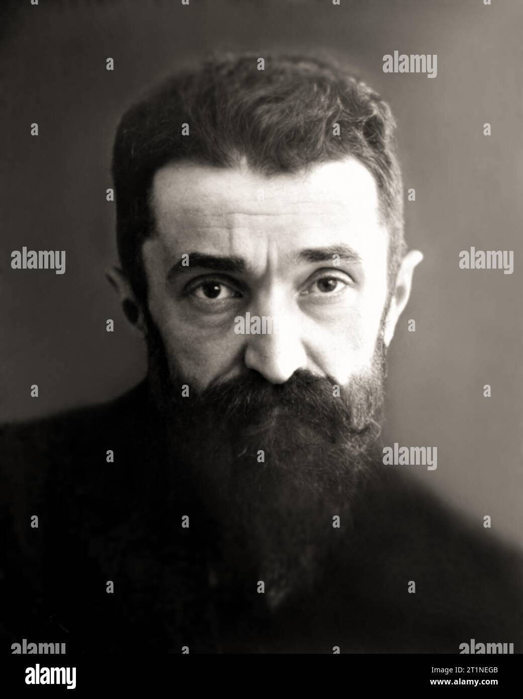 1902 CA , ITALIA : lo scultore italiano LEONARDO BISTOLFI ( 1859 - 1933 ) . Fotografo sconosciuto . - SCULTURA - SCULTURA - SCULTORE - ARTE - ARTE - FOTO STORICHE - STORIA - ITALIA - BARBA -- ARCHIVIO GBB Foto Stock