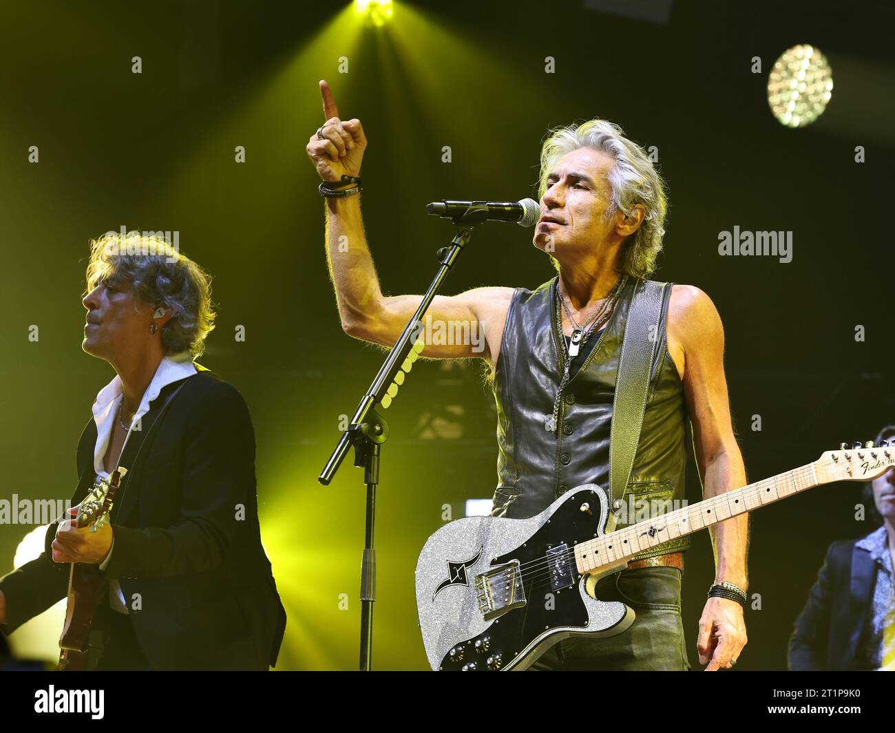 Torino, Italia. 14 ottobre 2023. Ligabue durante il ''dedicato a noi-Indoor Tour 2023'' a Torino, il 14 ottobre 2023 (foto di Loris Roselli/NurPhoto) crediti: NurPhoto SRL/Alamy Live News Foto Stock