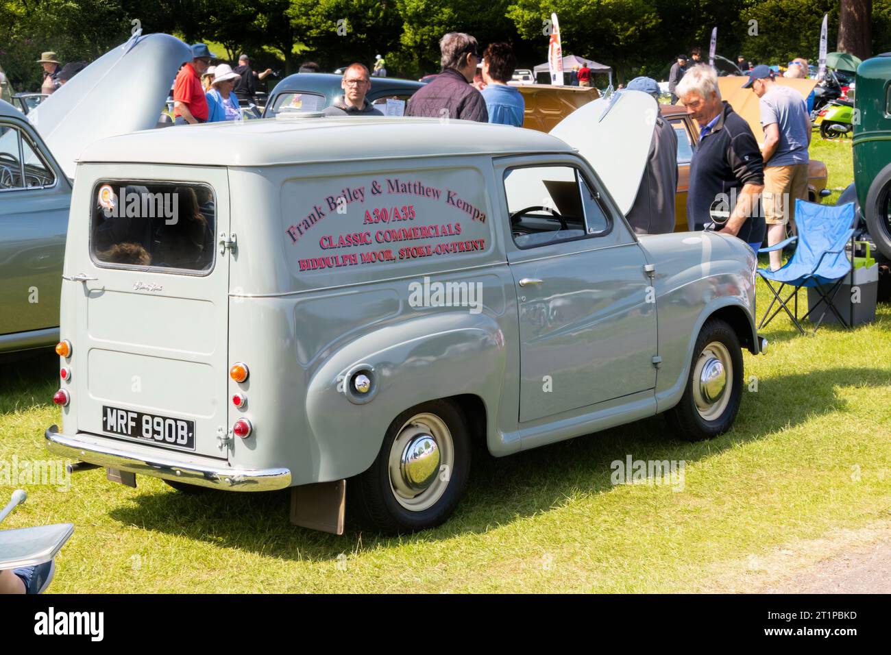 Vintage Grey Austin A35 firma furgoni classici spot pubblicitari Foto Stock