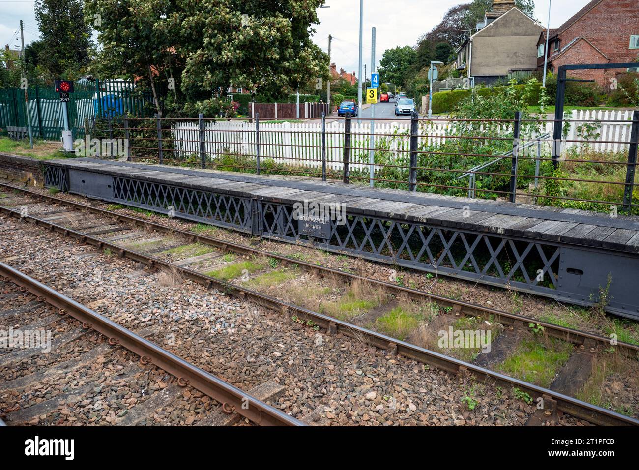 Piattaforma ferroviaria mobile che forniva un passaggio a livello stradale a Halesworth Suffolk Foto Stock