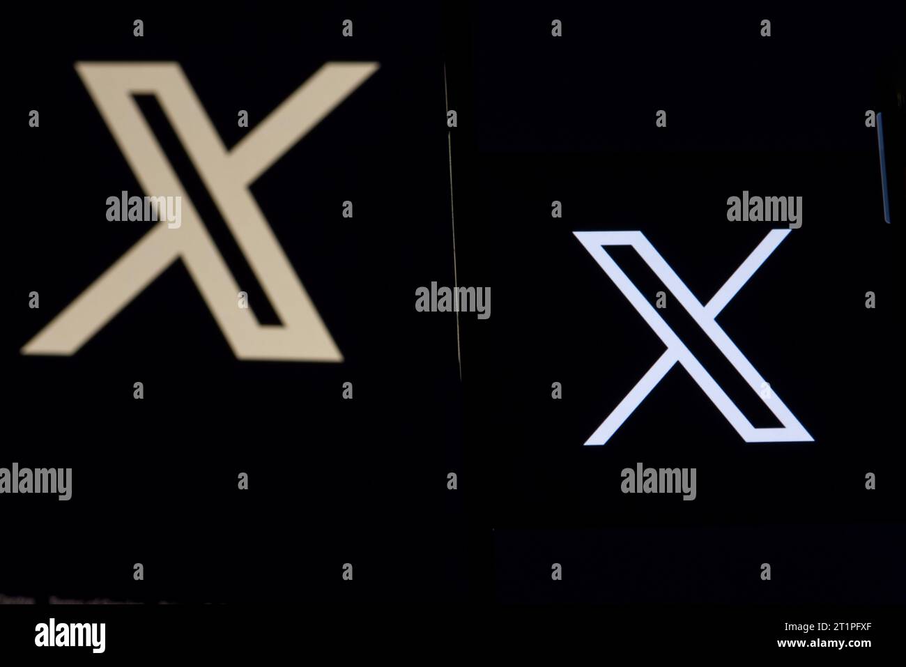 Il logo sotto forma di lettera X visualizzato sullo smartphone. E la lettera X e il sito Web, rebranded tweeter, sullo schermo del computer Foto Stock