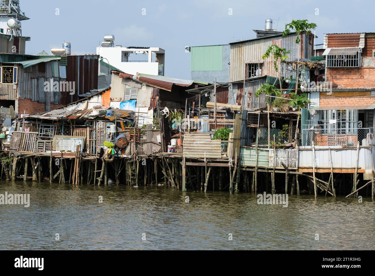 Saigon Riverside View vicino a ho chi Minh, Vietnam. Alloggiamento di classe inferiore. Foto Stock