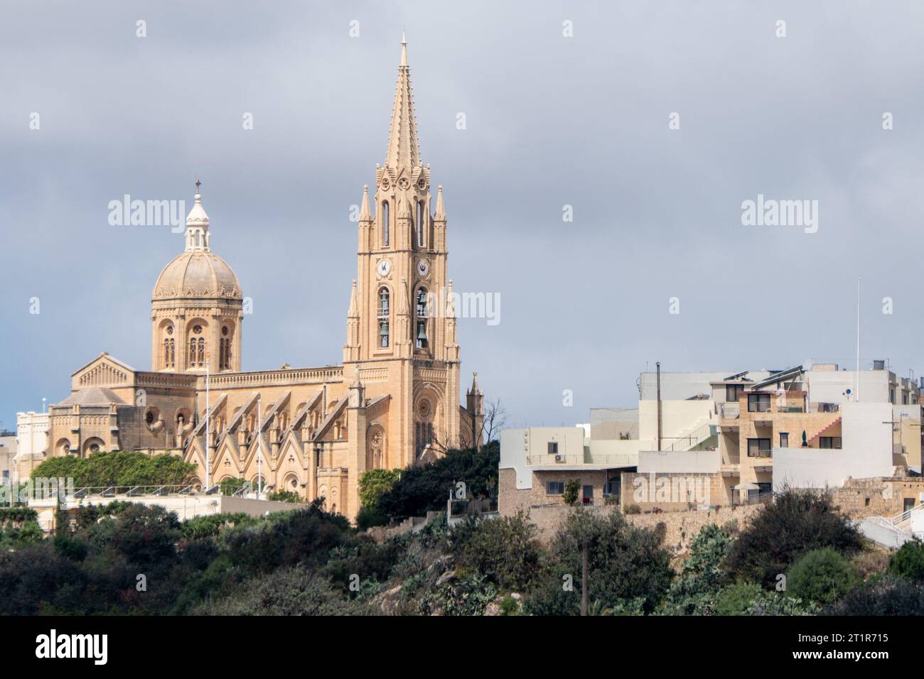 Gozo, Malta, 3 maggio 2023. La chiesa parrocchiale di nostra Signora di Loreto è una chiesa parrocchiale neo gotica cattolica situata nel villaggio di Għajnsielem. Foto Stock