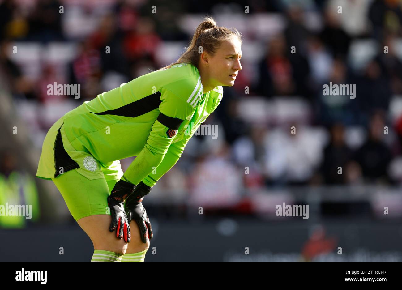 Il portiere del Leicester City Demi Lambourne durante il Barclays Women's Super League match al Leigh Sports Village di Leigh. Data foto: Domenica 15 ottobre 2023. Foto Stock