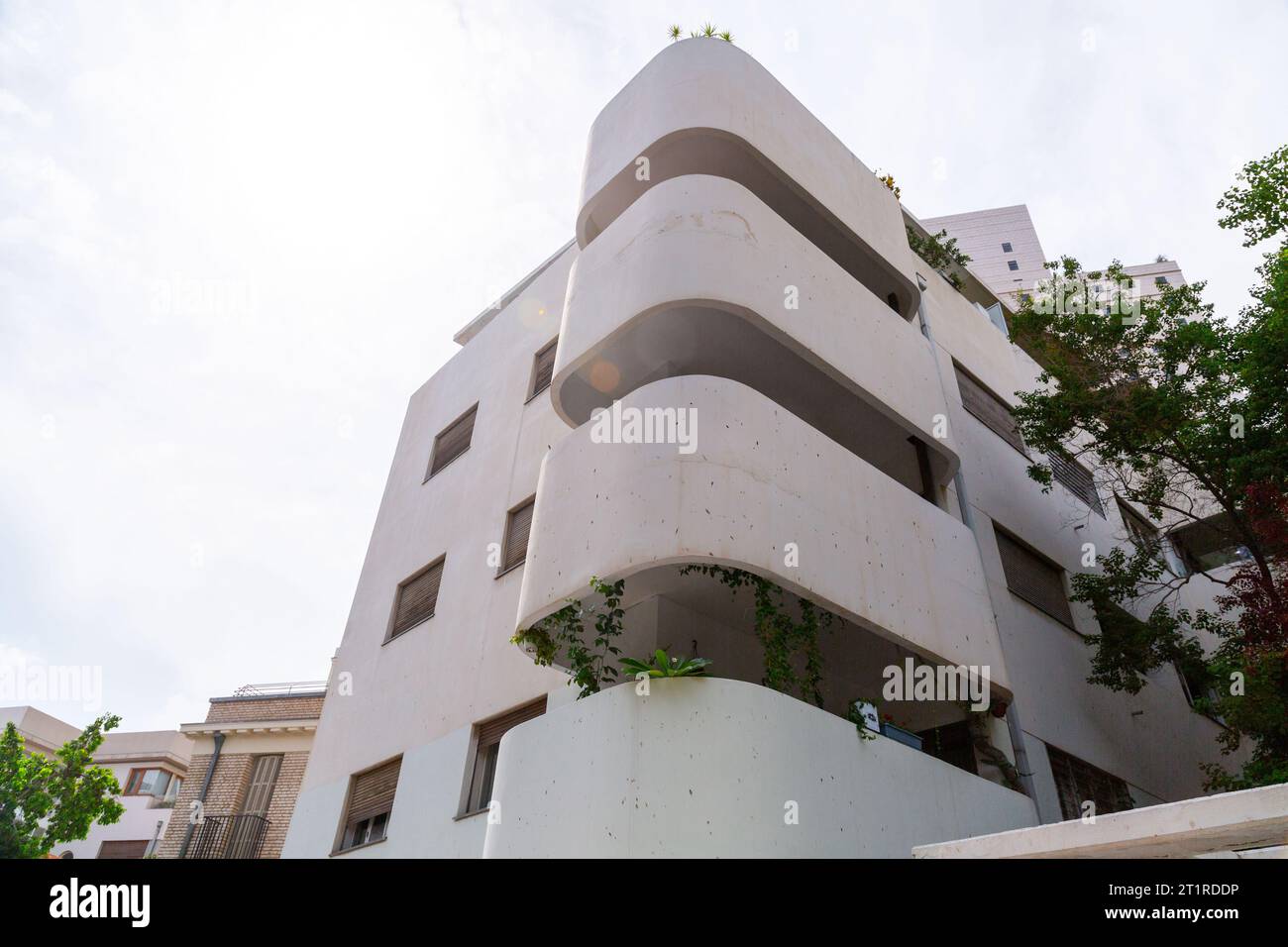 Tipico dettaglio architettonico ispirato al Bauhaus di Tel Aviv, chiamato anche la città Bianca. Tel Aviv ospita ampiamente esempi di architettura modernista-Bauhaus Foto Stock