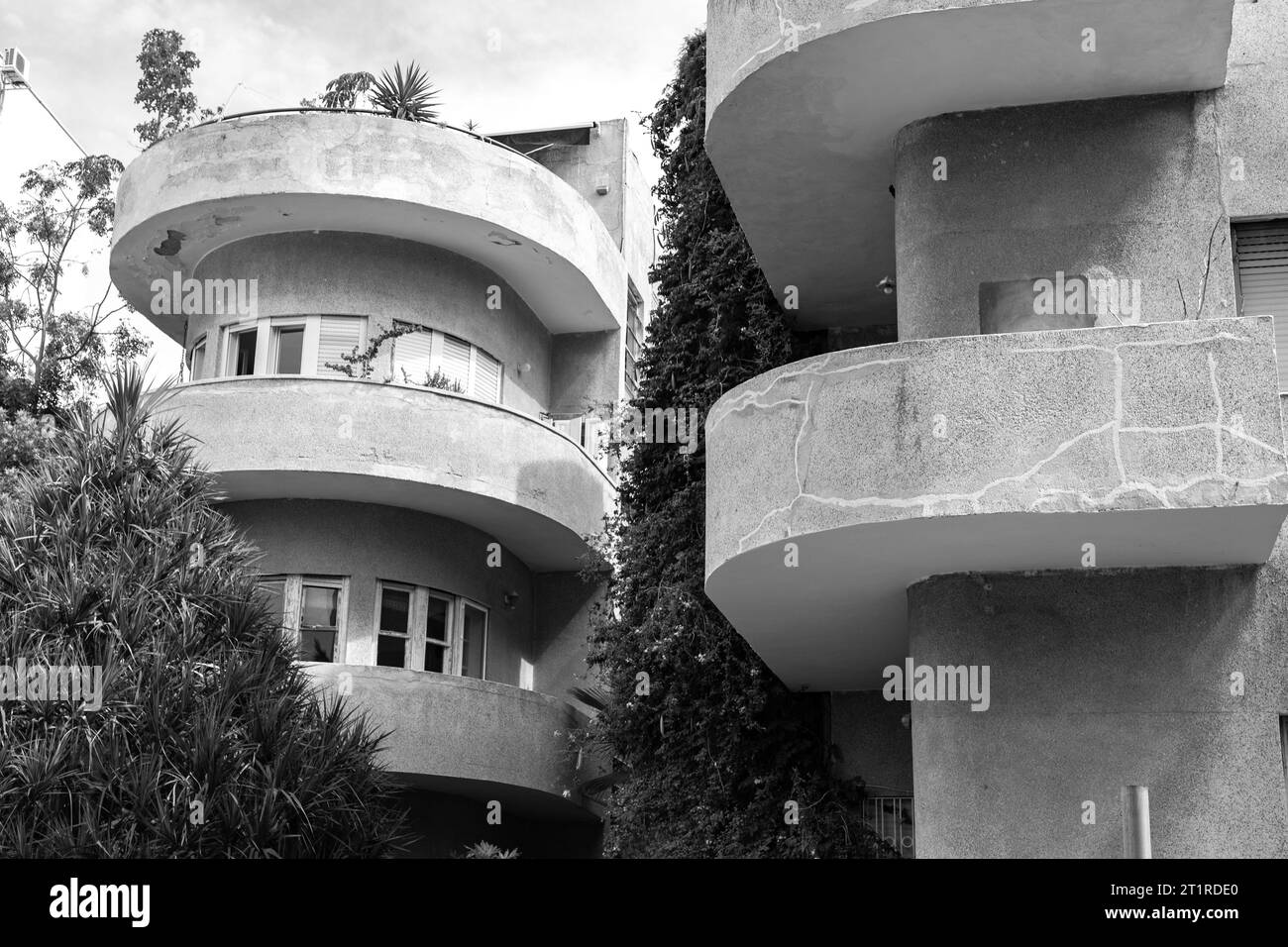 Tipico dettaglio architettonico ispirato al Bauhaus di Tel Aviv, chiamato anche la città Bianca. Tel Aviv ospita ampiamente esempi di architettura modernista-Bauhaus Foto Stock