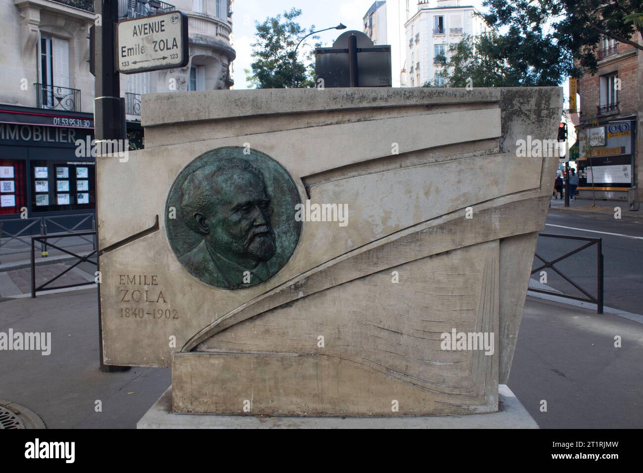 Un monumento a Émile Zola di Constantin Meunier Avenue Émile-Zola, XV arrondissement di Parigi Francia Foto Stock