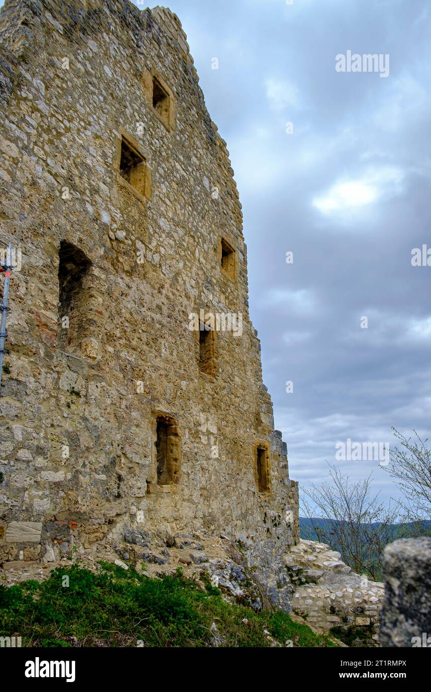 Rovine del castello medievale di Hohenurach, Bad Urach, Swabian Alb, Baden-Wurttemberg, Germania. Foto Stock