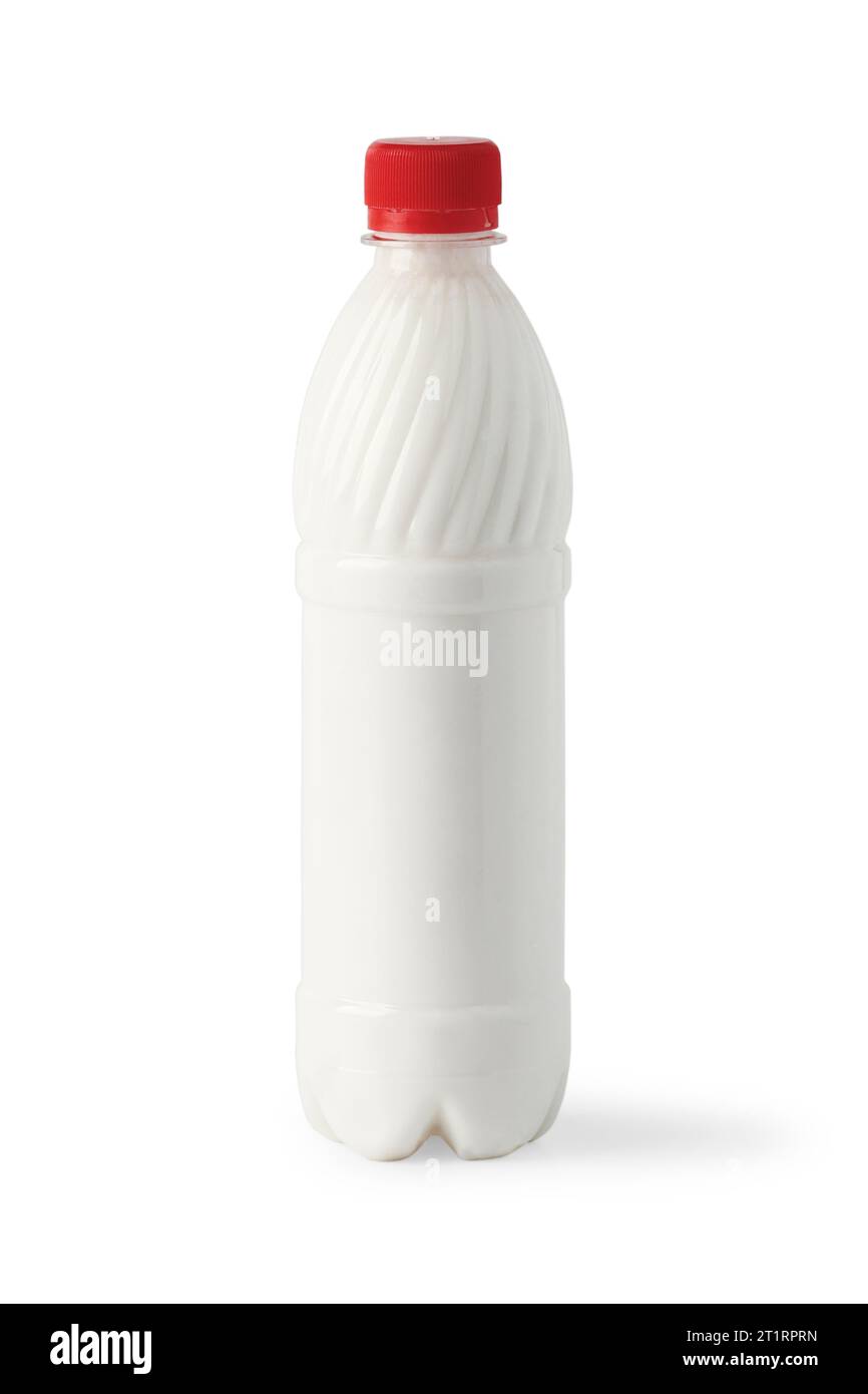 Latte in un biberon di plastica con tappo a vite rosso isolato su sfondo bianco Foto Stock