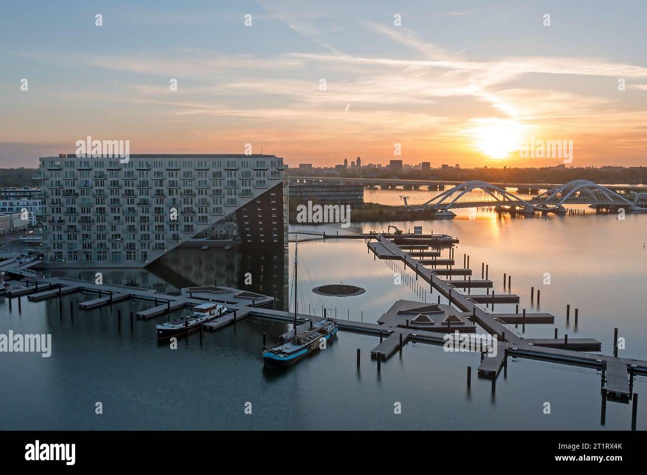 Aereo dagli Sluishuis a IJburg Amsterdam Paesi Bassi al tramonto Foto Stock