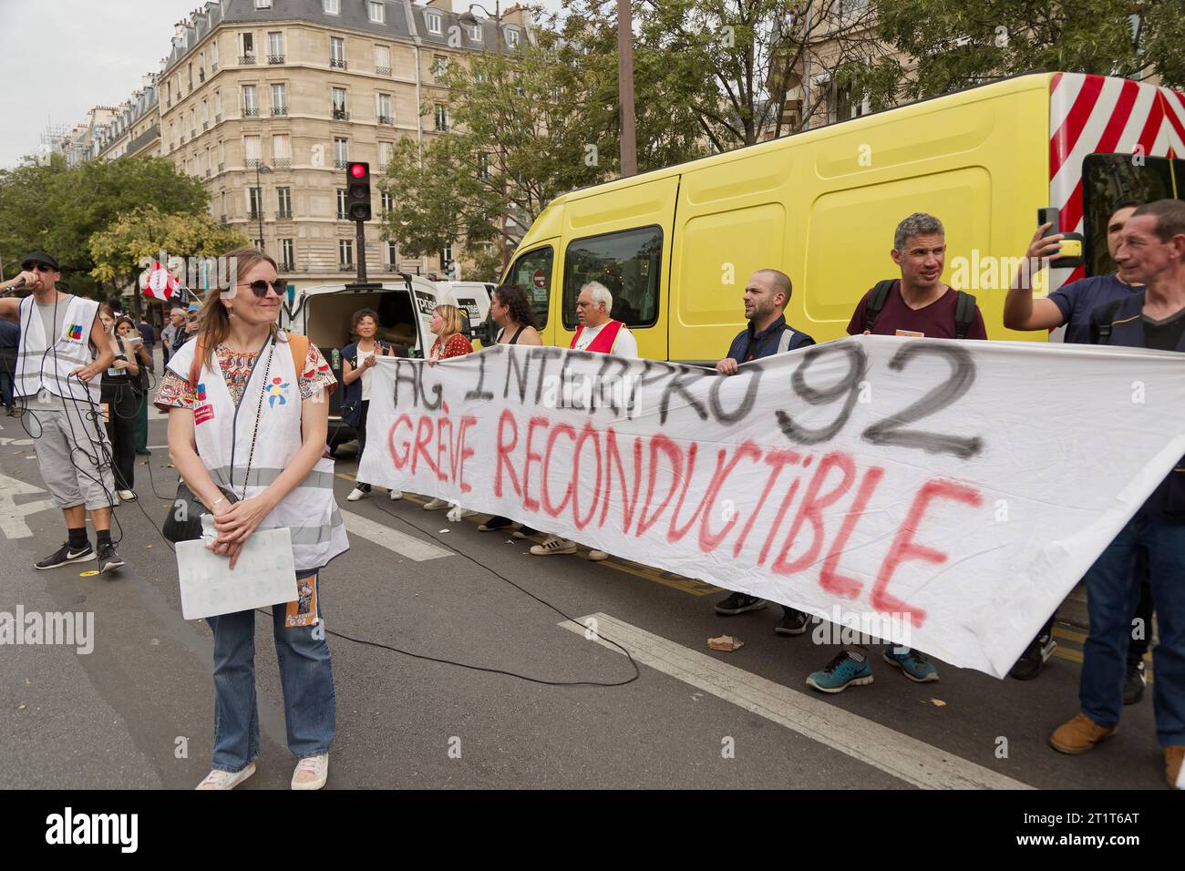 Parigi, Francia. 13 ottobre 2023. Dimostrazione intersindacale per aumentare i salari, per la parità di genere, contro l’austerità, le pensioni a Parigi, in Francia Foto Stock