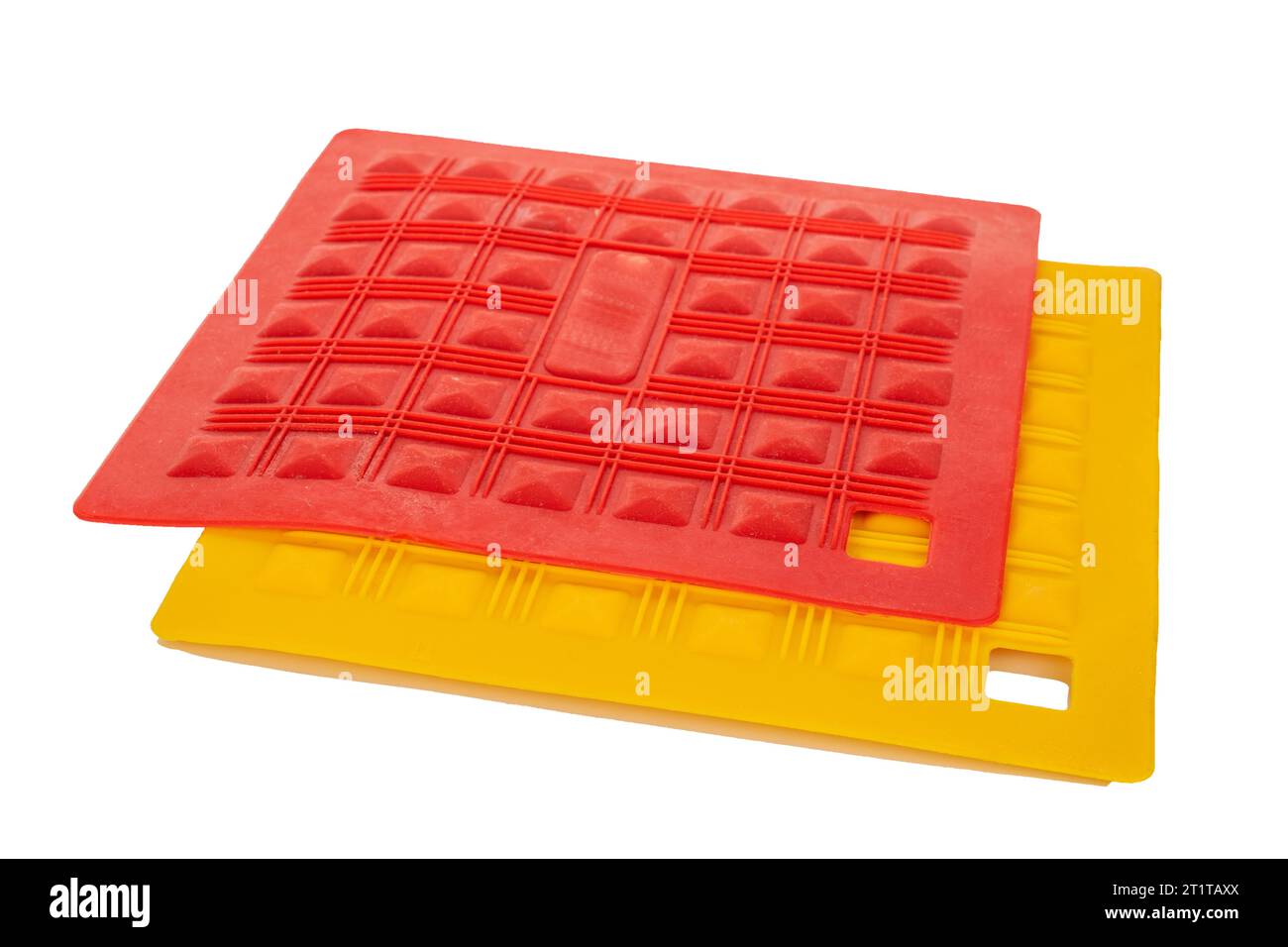 Due supporti in silicone, macro, isolati su sfondo bianco. Foto Stock