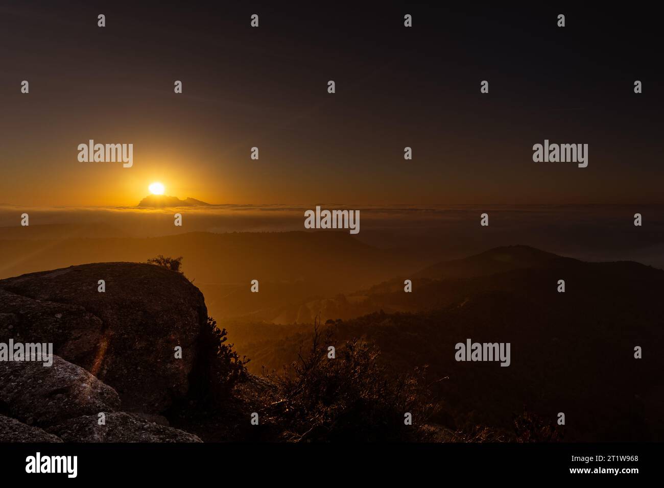 Montserrat come faro, vista dalla Serra de Rubió Foto Stock