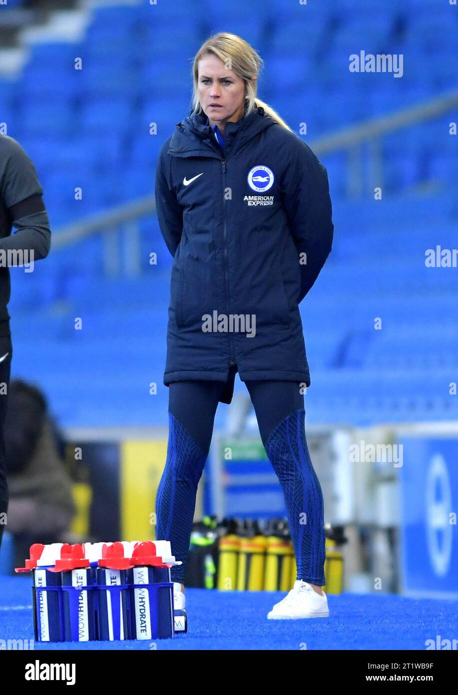 Brighton UK 15 ottobre 2023 - l'allenatore Melissa Phillips di Brighton durante la partita di calcio femminile della Super League tra Brighton e Hove Albion e Tottenham Hotspur all'American Express Stadium (solo per uso editoriale): Credit Simon Dack /TPI/ Alamy Live News Foto Stock