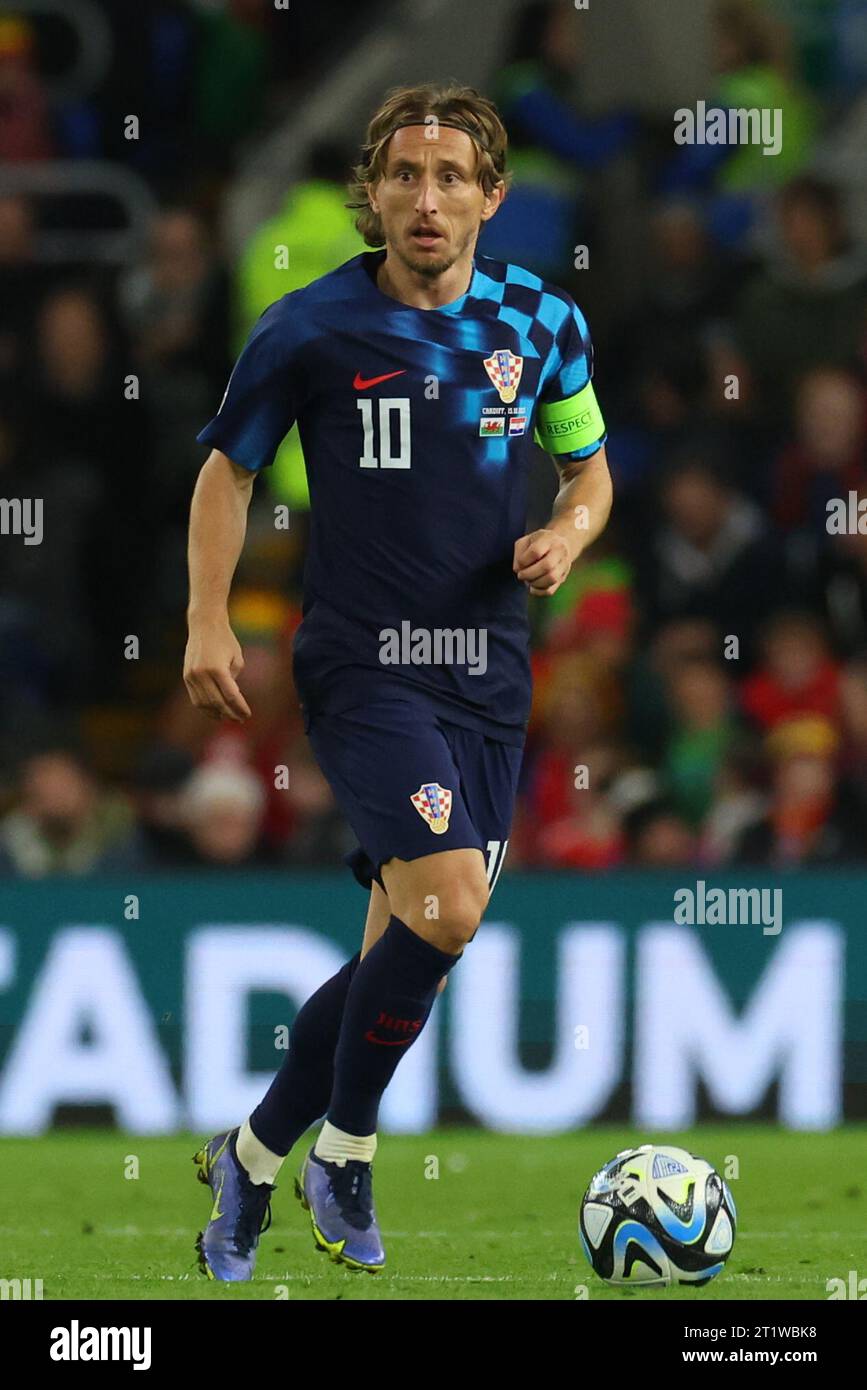 Cardiff, Regno Unito. 14 ottobre 2023. Luka Modric (10 Croazia) durante la partita di calcio di qualificazione a Euro 2024 tra Galles e Croazia al Cardiff City Stadium di Cardiff, Galles. (James Whitehead/SPP) credito: SPP Sport Press Photo. /Alamy Live News Foto Stock