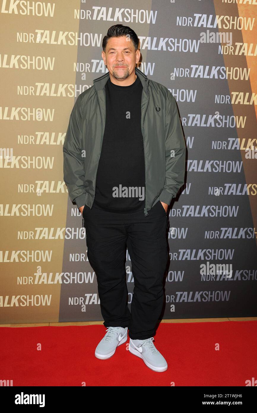 Tim Mälzer. Roter Teppich zur1000. TV-Sendung der NDR Talk Show negli studi den NDR di Amburgo-Lokstedt. Hamburg, 13.10.2023 Bitte Bildunterschrift Credit: Imago/Alamy Live News Foto Stock