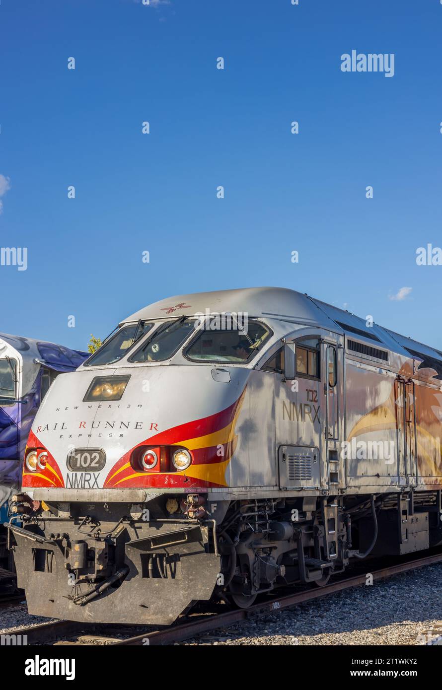 Santa Fe New Mexico - 6 ottobre 2023: The Rail Runner Express, un sistema ferroviario pendolare Foto Stock