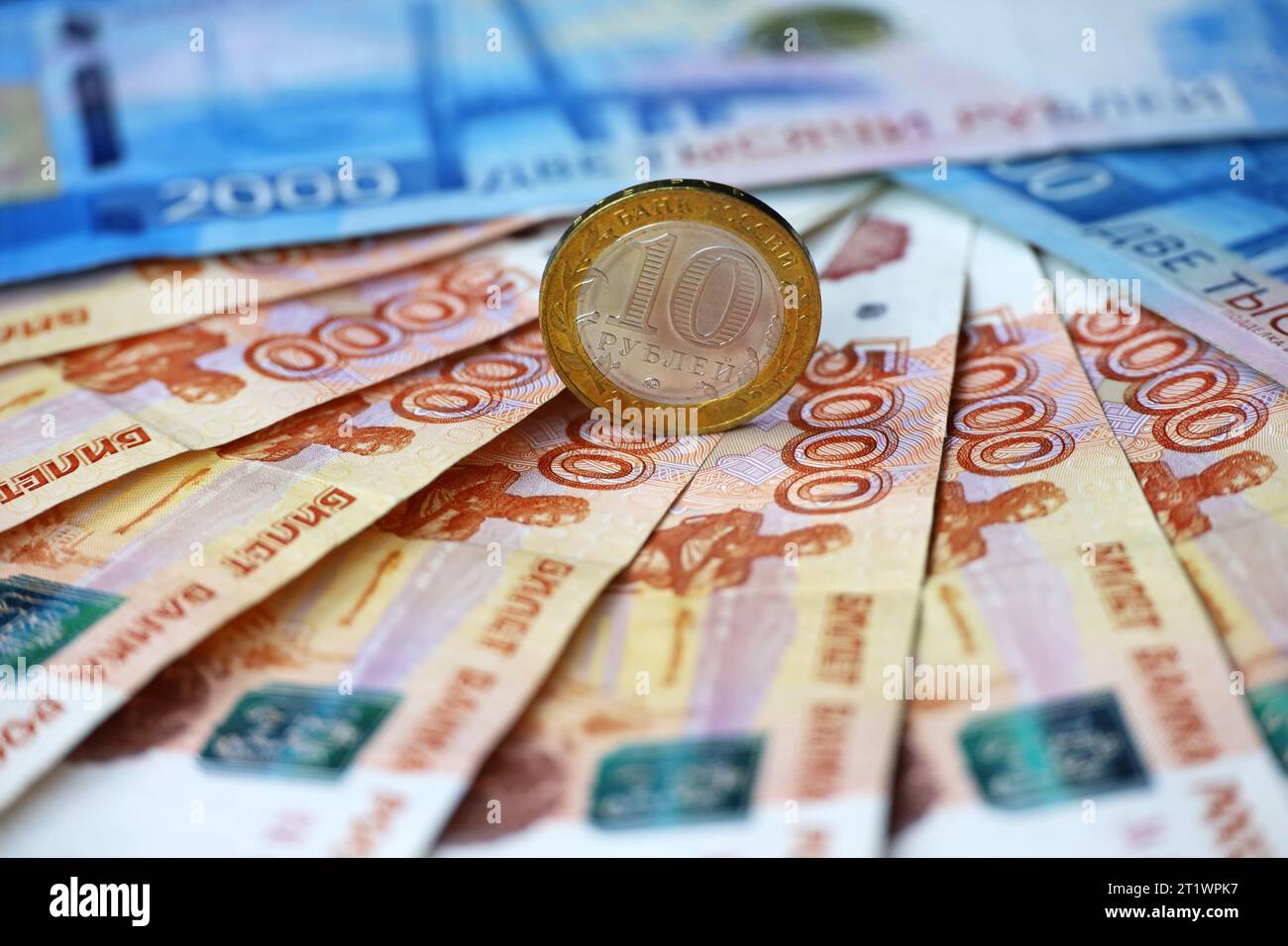 Rubli russi, moneta e moneta cartacea. Concetto di economia della Russia, tasso di cambio Foto Stock