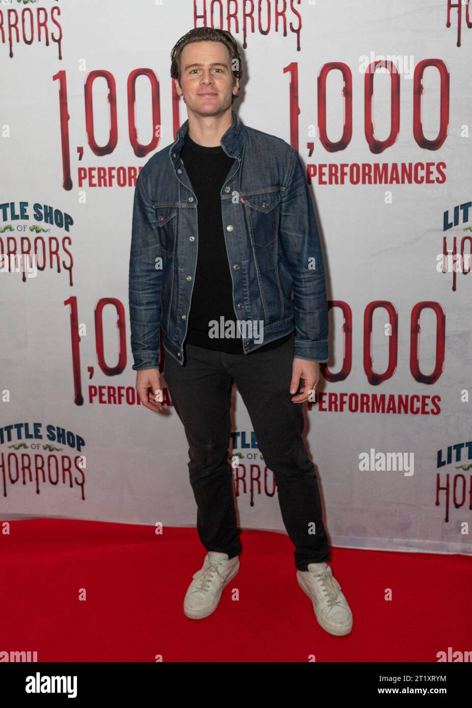 New York, USA. 15 ottobre 2023. Jonathan Groff partecipa alla celebrazione della 100a esibizione di Little Shop of Horrors al Bryant Park Grill di New York il 15 ottobre 2023. (Foto di Lev Radin/Sipa USA) credito: SIPA USA/Alamy Live News Foto Stock