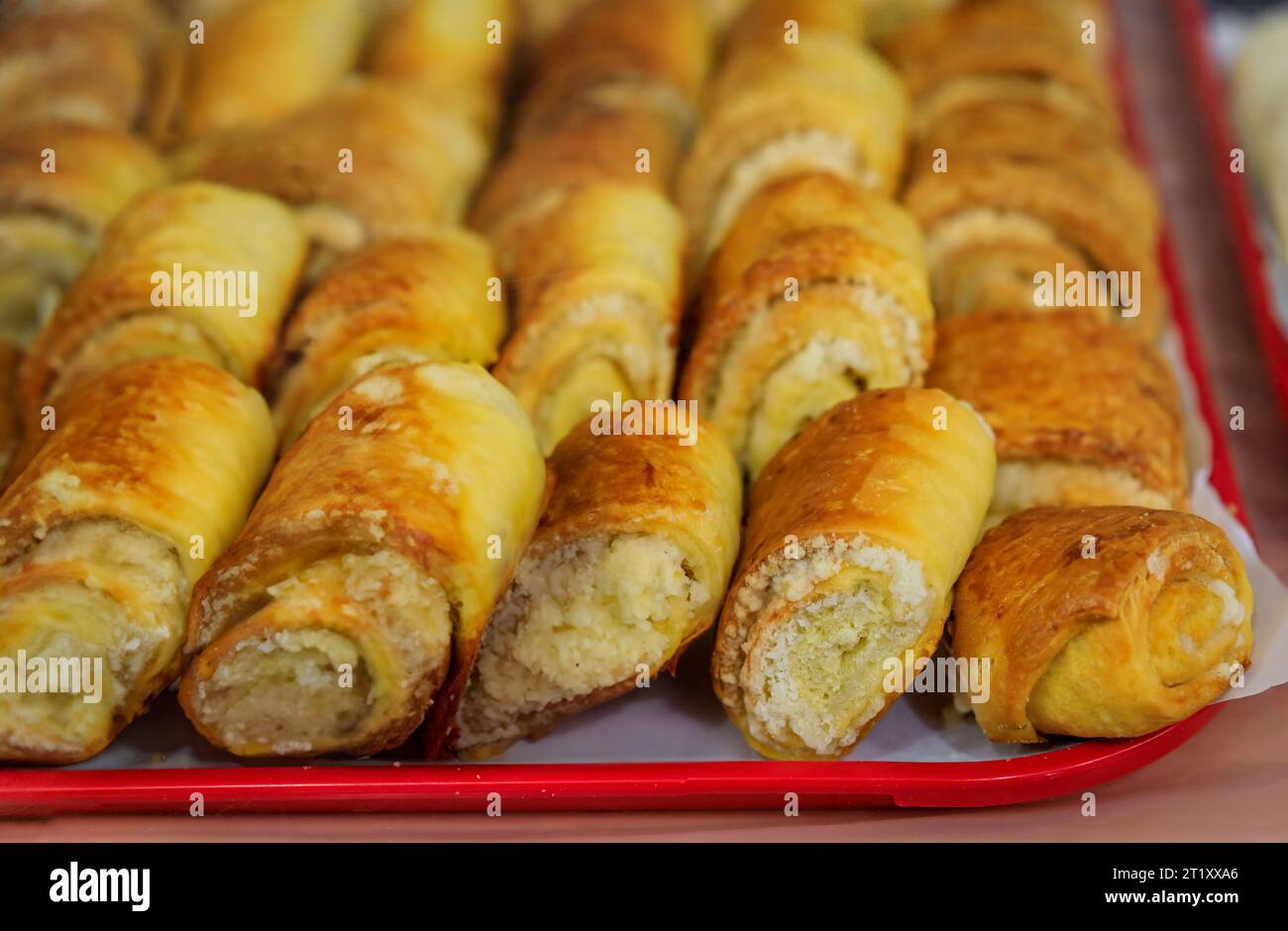 Gata, torta di caffè armena, dolcificata leggermente, pasticceria da dessert frizzante in un festival gastronomico a San Francisco Foto Stock