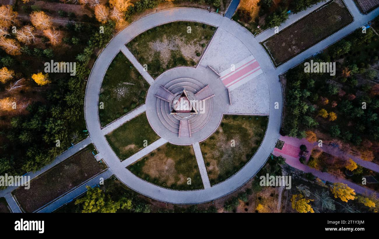 Autunno nel Parco della Vittoria nella città di Bishkek, in Kirghizistan. Foto Stock