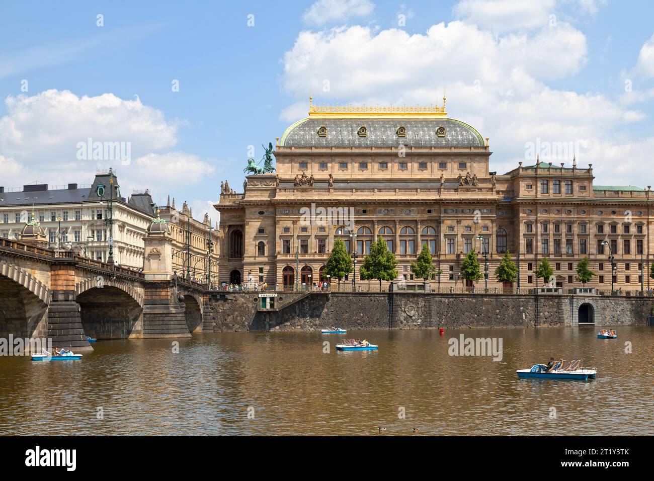 Praga, Repubblica Ceca - 16 giugno 2018: Il Teatro Nazionale (ceco: národní divadlo) di Praga è conosciuto come l'alma mater dell'opera ceca, e come il n Foto Stock