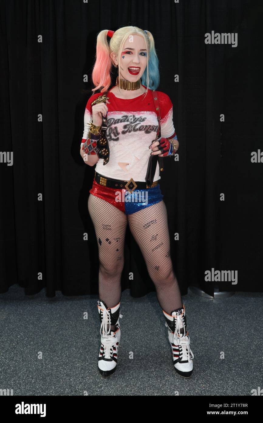 Donna vestita come Harley Quinn di Batman fumetti a London Film & Fumetto  con 2017 (premere pass/permesso ottenuto da organizzatori Foto stock - Alamy