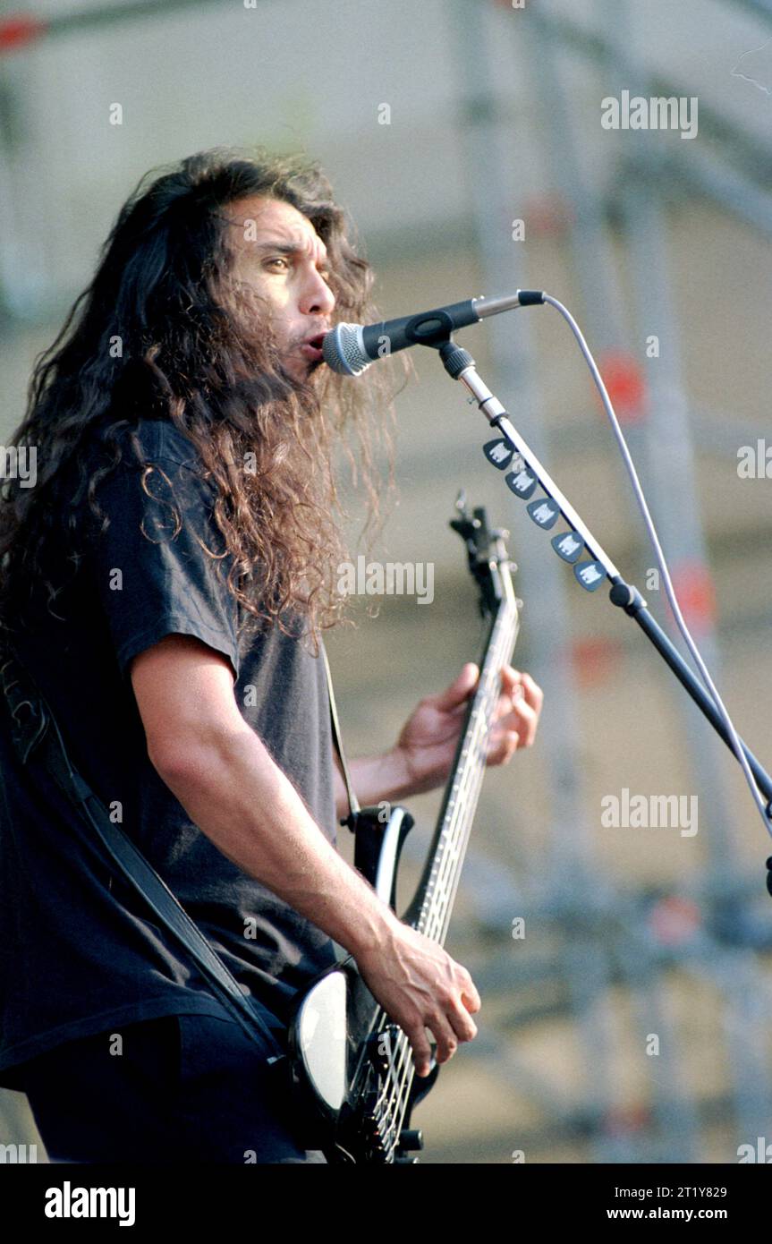 Milano Italia 1996-07-10 : il cantante e bassista Tom Araya della band Slayer durante il concerto al Parco Acquatica Foto Stock