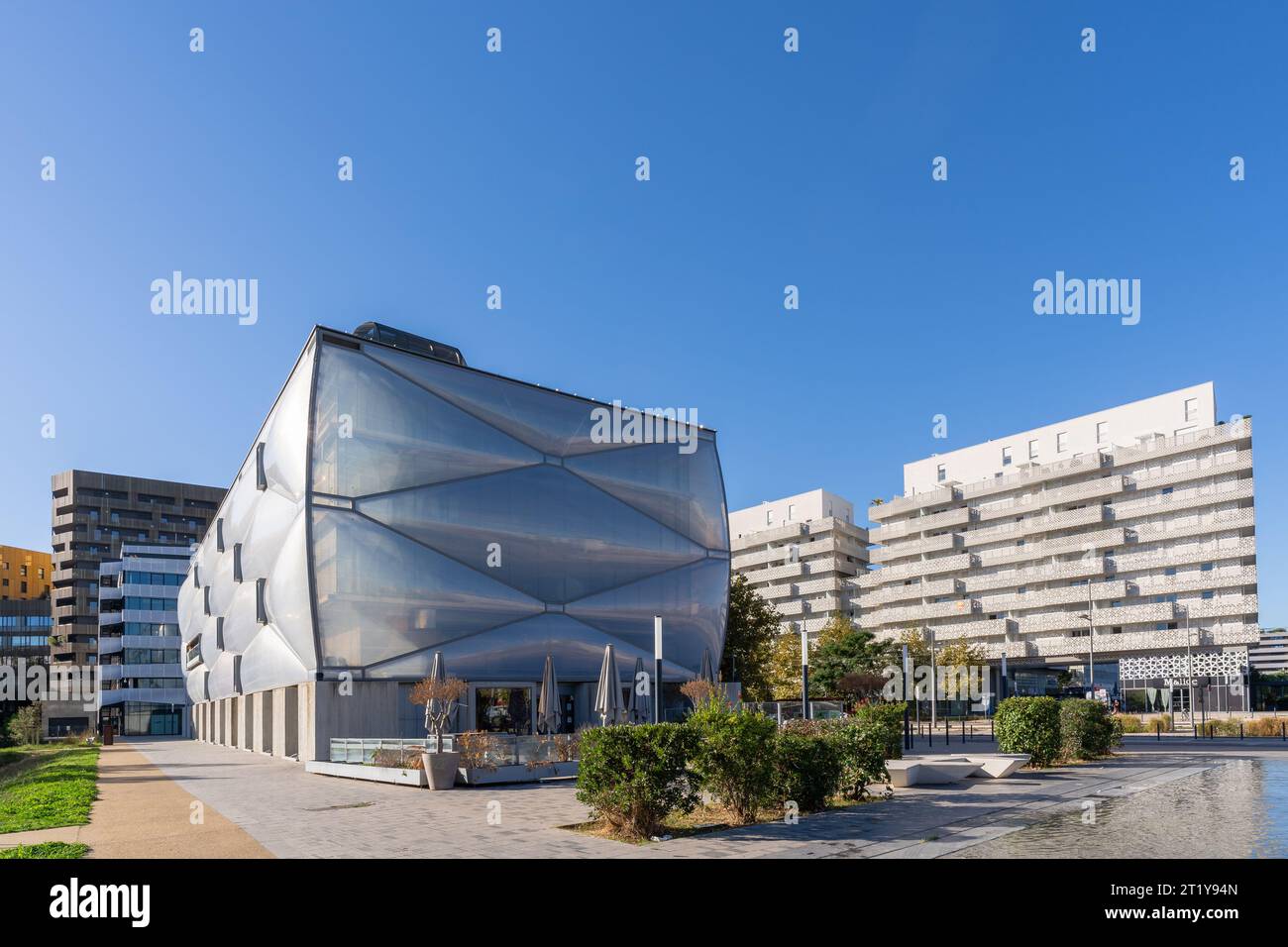 Montpellier, Francia - 09 30 2023: Vista urbana di le Nuage, architettura contemporanea e design di Philippe Starck a Port Marianne Foto Stock