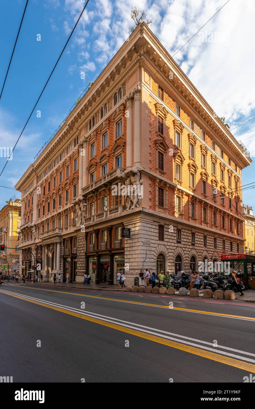 Edificio Lxury in stile Art Nouveau sul lato sud di via XX settembre (94 via XX settembre), centro di Genova, Italia. Foto Stock