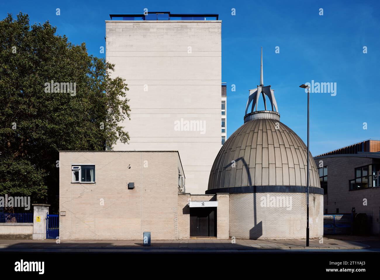 St Benet's Chaplaincy, progettato da Edward Playne, 1962; Mile End Road, Londra, Regno Unito Foto Stock