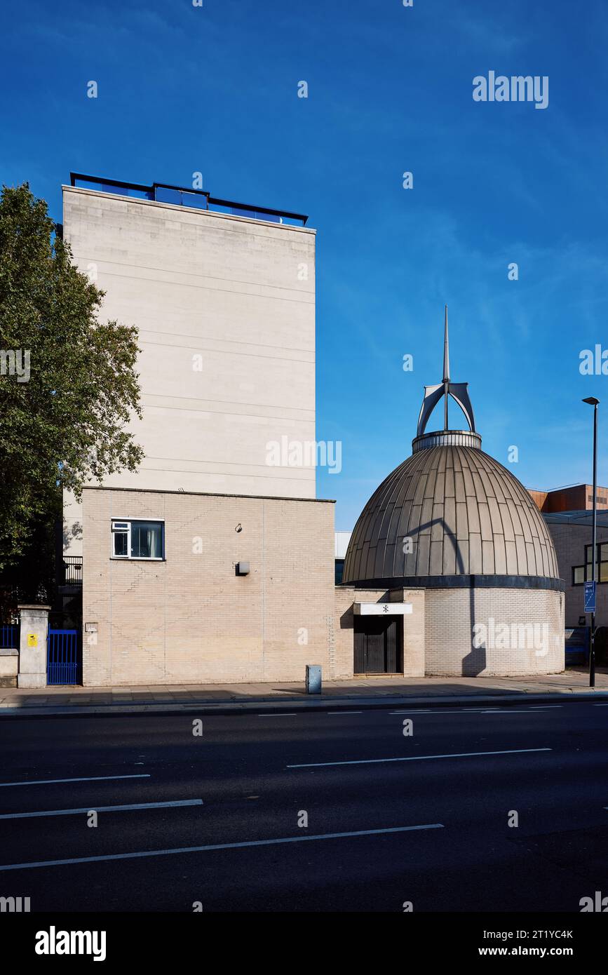 St Benet's Chaplaincy, progettato da Edward Playne, 1962; Mile End Road, Londra, Regno Unito Foto Stock