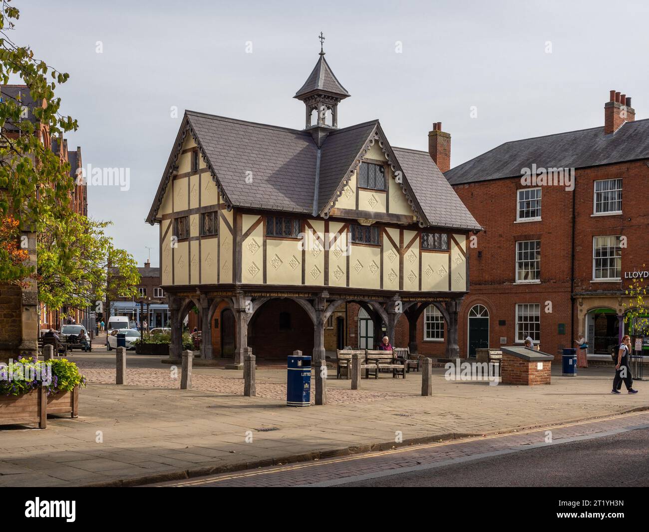 La storica Old Grammar School, risalente al 1614, si trova nel centro della città di mercato di Market Harborough, Leicestershire, Regno Unito Foto Stock