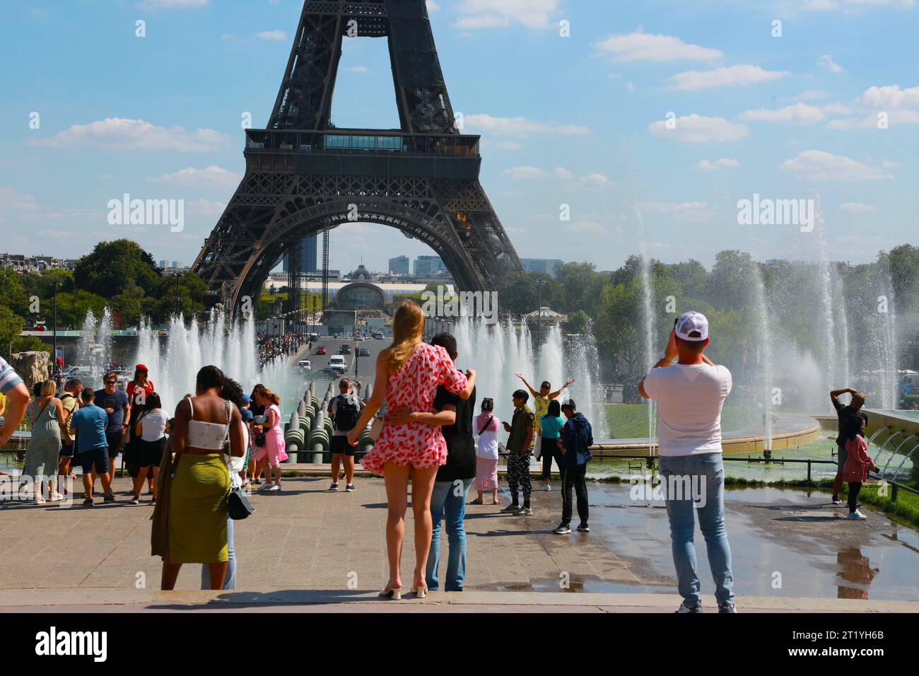 La Torre Eiffel vista dal Parco del Trocadero, attraverso la Senna. Foto Stock