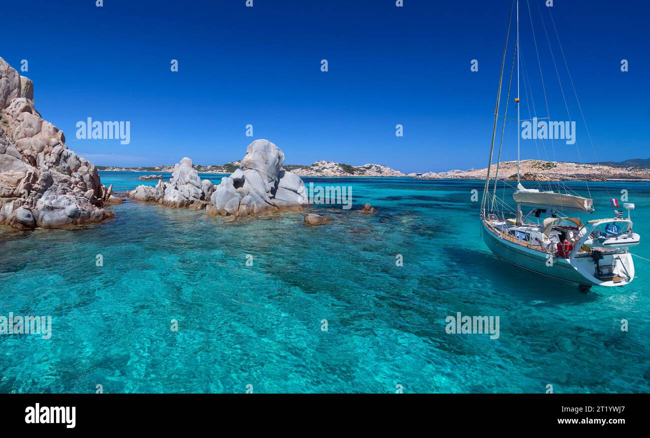 Arcipelago della Maddalena - un gruppo di isole nello stretto di Bonifacio tra la Corsica (Francia) e il nord-est della Sardegna (Italia). Si compone di sette metri Foto Stock