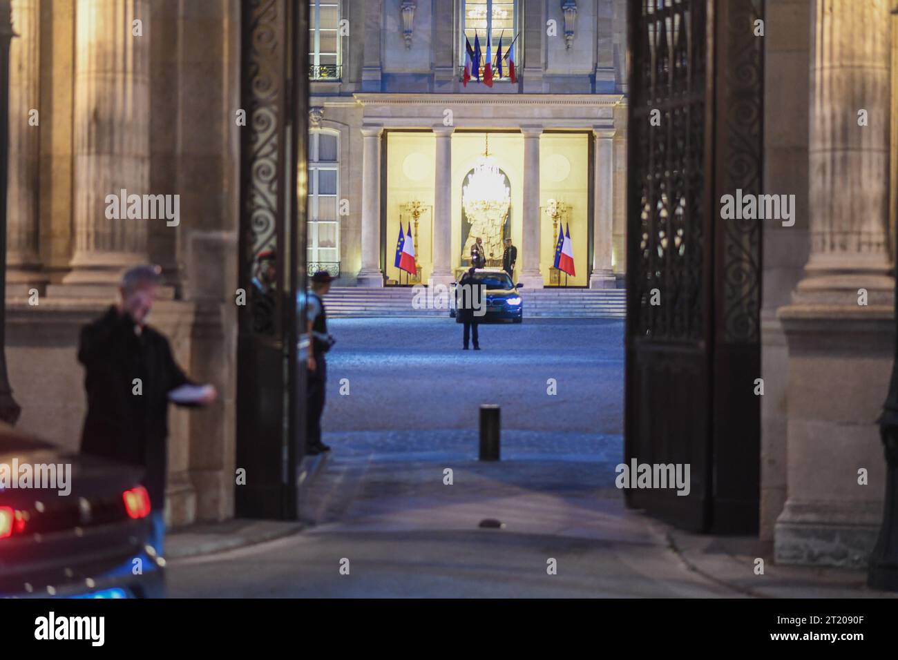Parigi, Francia. 15 ottobre 2023. Incontro tra il presidente Emmanuel Macron e il Taoiseach Leo Varadkar, capo del governo irlandese all'Elysee di Parigi, in Francia, il 15 ottobre 2023. (Foto di Lionel Urban/Sipa USA) credito: SIPA USA/Alamy Live News Foto Stock