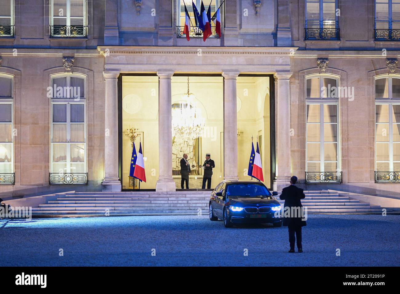 Parigi, Francia. 15 ottobre 2023. Incontro tra il presidente Emmanuel Macron e il Taoiseach Leo Varadkar, capo del governo irlandese all'Elysee di Parigi, in Francia, il 15 ottobre 2023. (Foto di Lionel Urban/Sipa USA) credito: SIPA USA/Alamy Live News Foto Stock