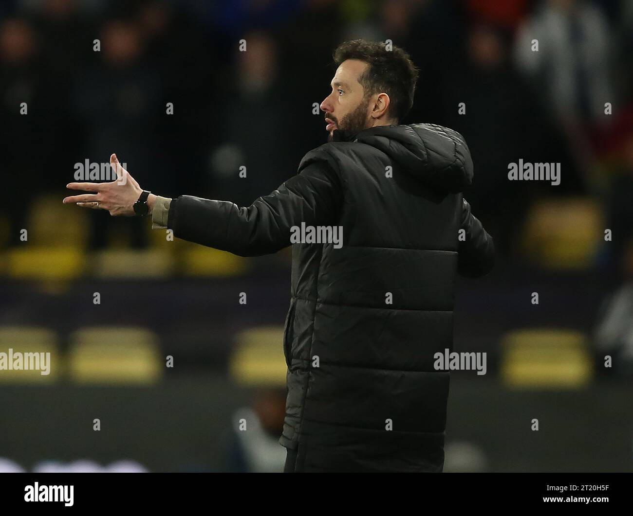 Carlos Corberan, manager di West Bromwich Albion, sembra deluso e disinteressato. - Watford contro West Bromwich Albion, Sky Bet Championship, Vicarage Road Stadium, Londra, Regno Unito - 20 febbraio 2023. Solo per uso editoriale - si applicano le restrizioni DataCo Foto Stock