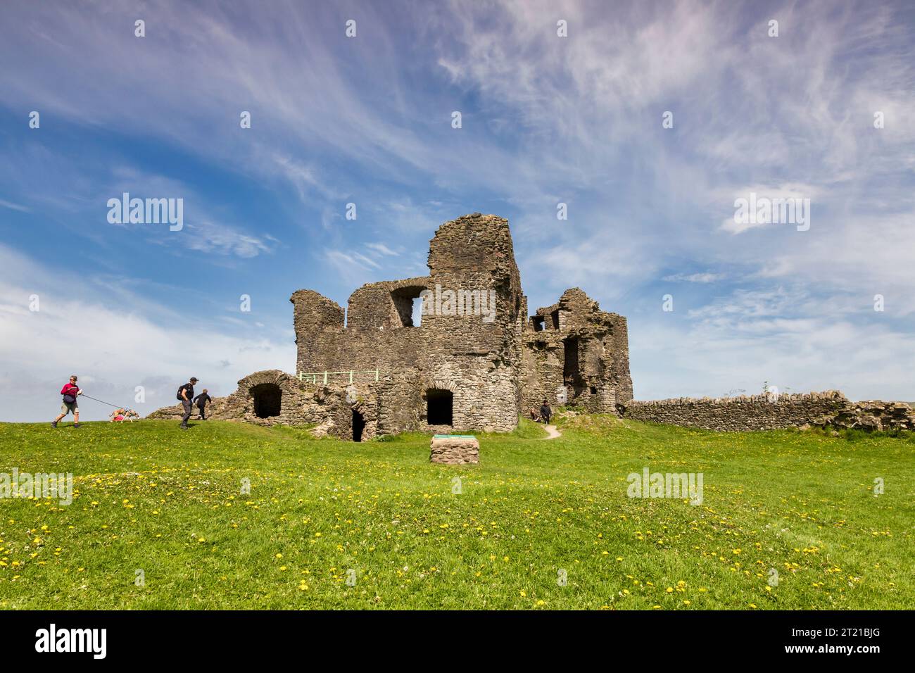 14 maggio 2022: Kendal, Cumbria, Regno Unito - il castello in una bella giornata primaverile, con gente che cammina. Foto Stock