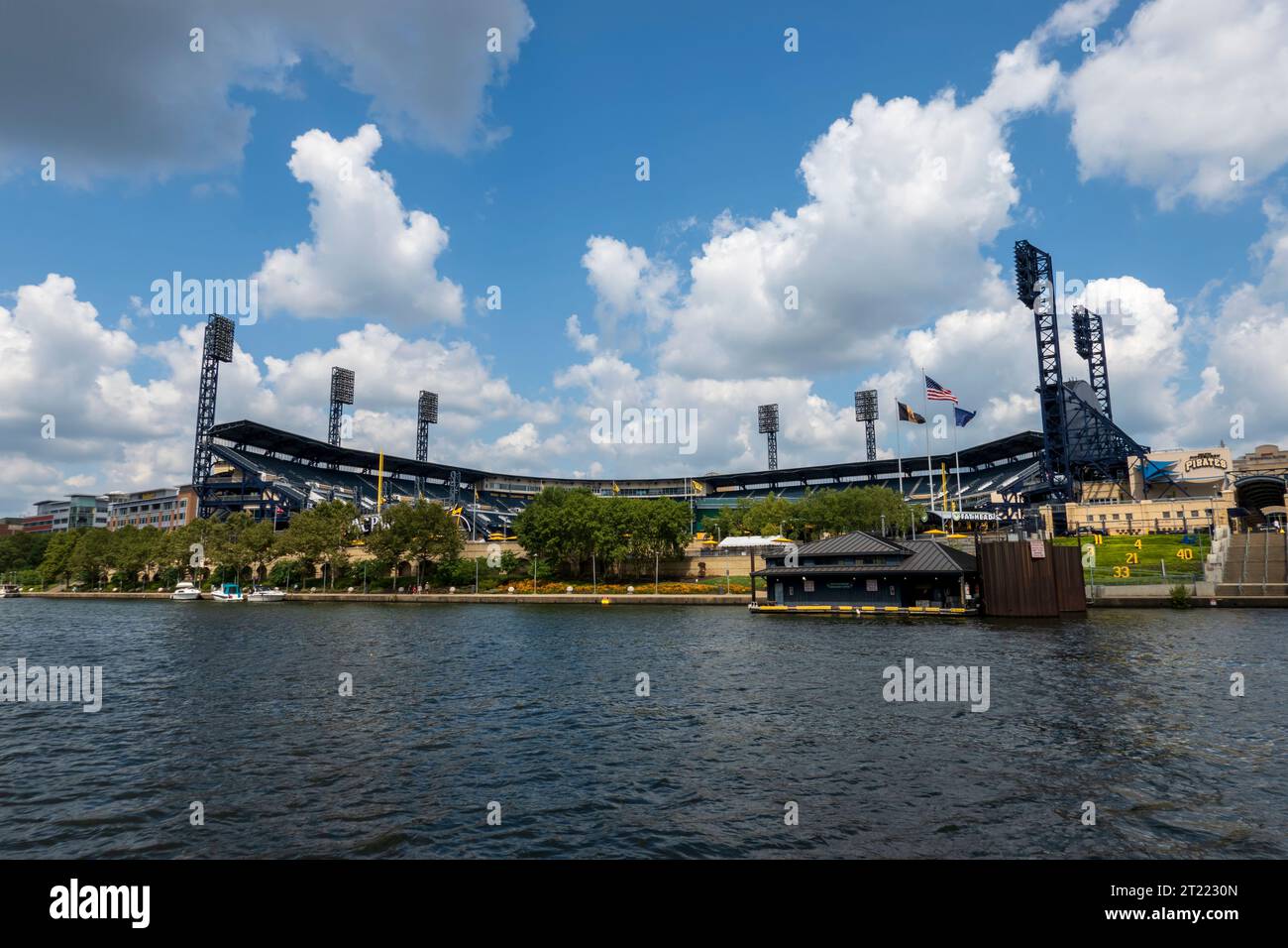 PNC Park, sede della squadra di baseball dei Pittsburgh Pirates, Pittsburgh, Pennsylvania, sul lungomare del fiume Allegheny Foto Stock