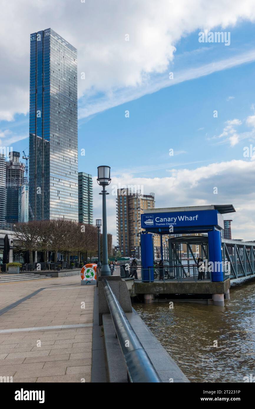 Molo di Canary Wharf per i mezzi di trasporto pubblici, Londra Foto Stock