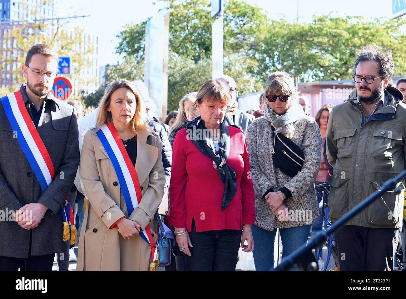 Strasburgo, Francia. 16 ottobre 2023. MPS Emmanuel Fernandes e Sandra Regol durante un tributo a Dominique Bernard, insegnante di francese, assassinato da un terrorista islamico ad Arras il 13 ottobre 2023, e omaggio a Samuel Paty, insegnante di storia e geografia, assassinato il 16 ottobre 2020 a Conflans-Sainte-Honorine. 16 ottobre 2023, a Strasburgo, Francia nord-orientale. Foto di Nicolas Roses/ABACAPRESS.COM credito: Abaca Press/Alamy Live News Foto Stock