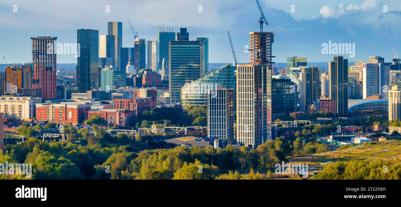 Skyline di Manchester la mattina presto Foto Stock