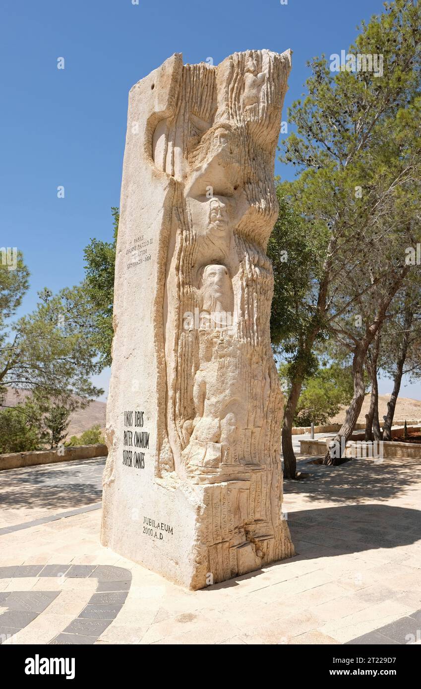 Monte Nebo Giordania - Monumento al Libro dell'amore tra le nazioni dello scultore italiano Vincenzo Bianchi al Monte Nebo nell'agosto 2023 Foto Stock