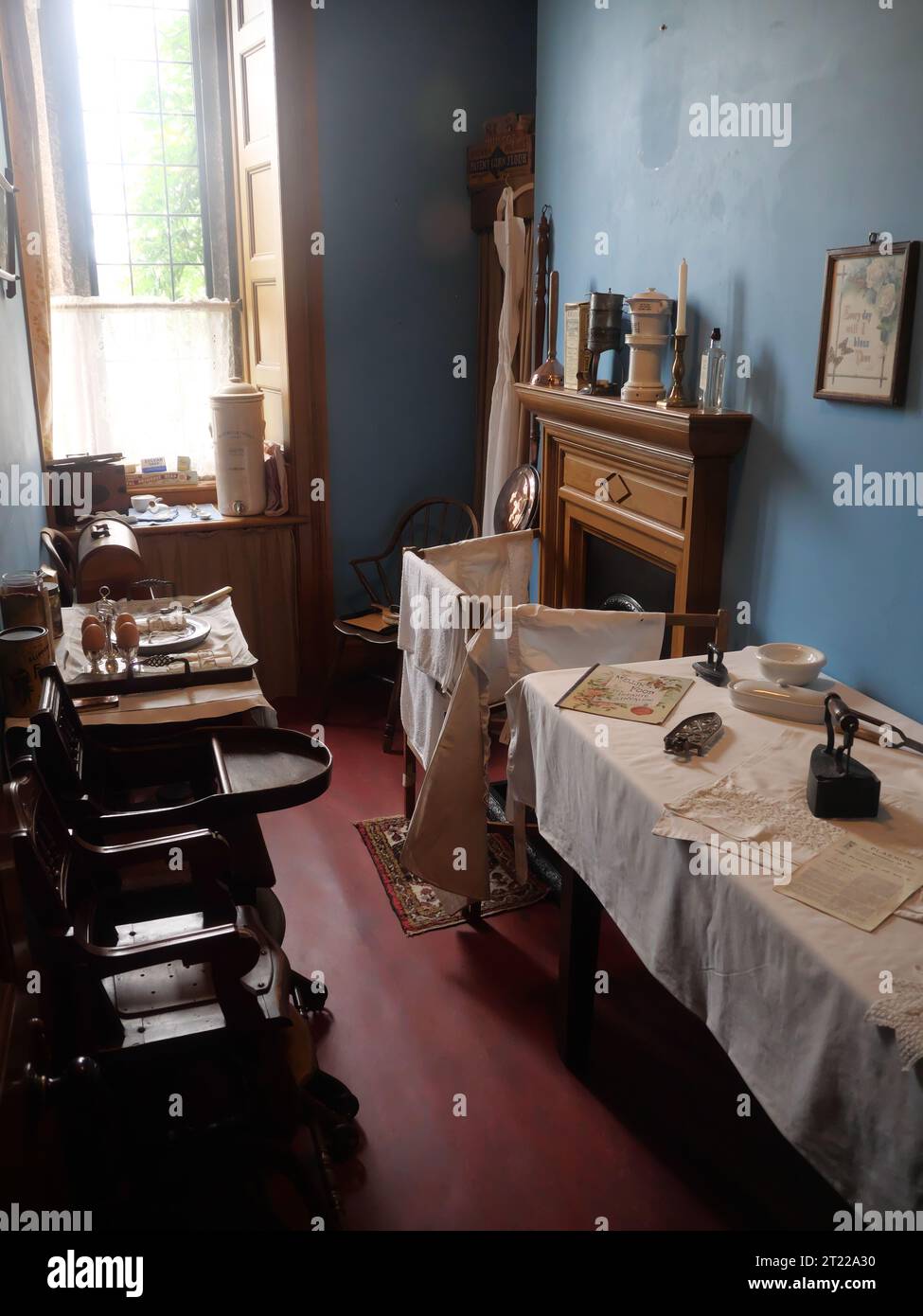 Spazio per dare da mangiare e prendersi cura di neonati e bambini piccoli maniero vittoriano di Lanhydrock in Cornovaglia, Inghilterra Foto Stock