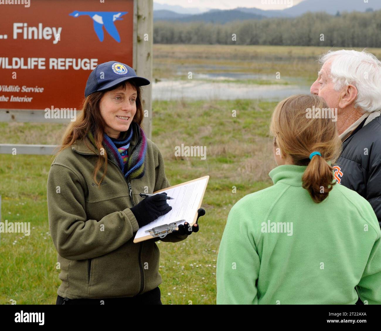 Un dipendente del servizio ittico e naturalistico degli Stati Uniti presso il William L. Finley National Wildlife Refuge ha condotto un sondaggio sulla soddisfazione dei visitatori per migliorare l'esperienza e i servizi offerti ai visitatori. Foto Stock