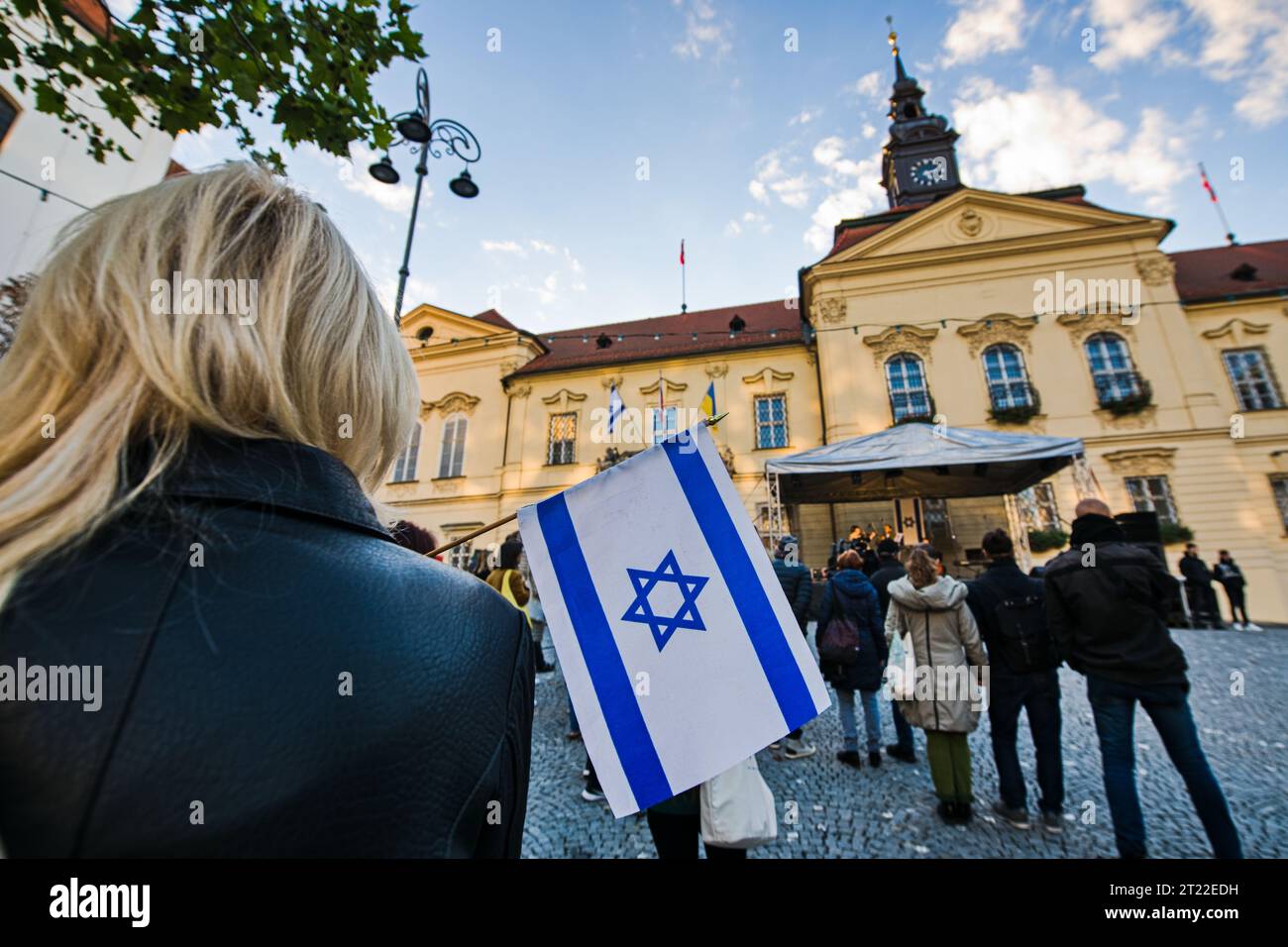 Brno, Repubblica Ceca. 16 ottobre 2023. Accadendo a sostegno di Israele e della sua lotta contro gli attacchi dalla Striscia di Gaza in piazza Dominikanske namesti a Brno, Repubblica Ceca, 16 ottobre 2023. Crediti: Patrik Uhlir/CTK Photo/Alamy Live News Foto Stock