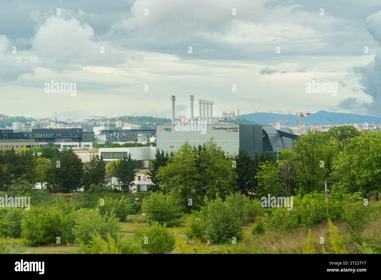 Lione, Francia - 7 maggio 2023: Facciata di un'azienda di energia edile industriale Dalkia. Foto Stock